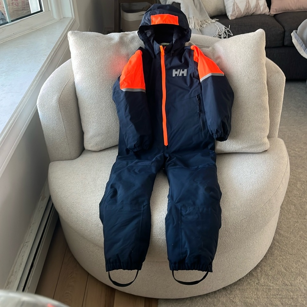 Like new boys Helly Hansen snow suit size 7